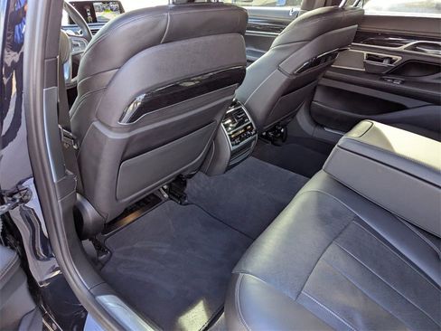 Used 2019 BMW 740i image 16