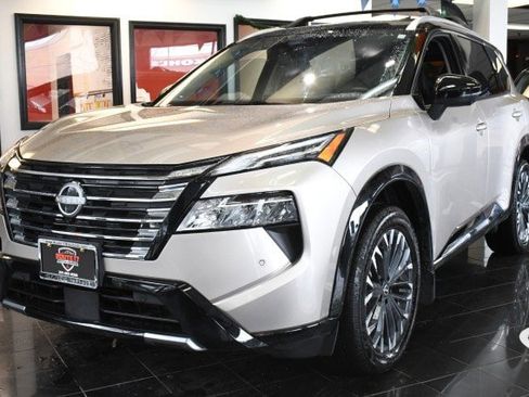 Used 2025 Nissan Rogue Platinum w/ Platinum Premium Package AWD/4WD image 1