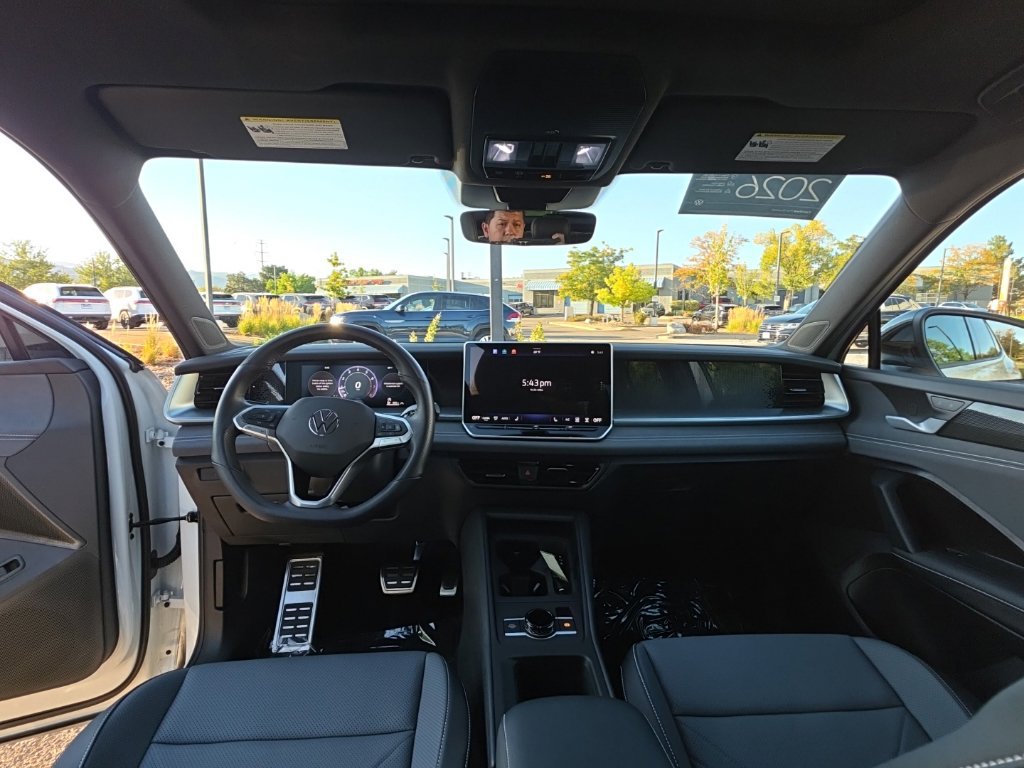 Certified 2026 Volkswagen Tiguan SE R-Line AWD/4WD image 14