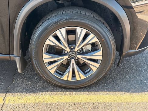 Certified 2022 Nissan Rogue SV w/ SV Premium Package FWD image 10