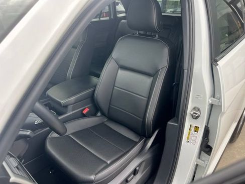 Used 2023 Volkswagen Atlas Cross Sport SE w/ Panoramic Sunroof Package AWD/4WD image 6
