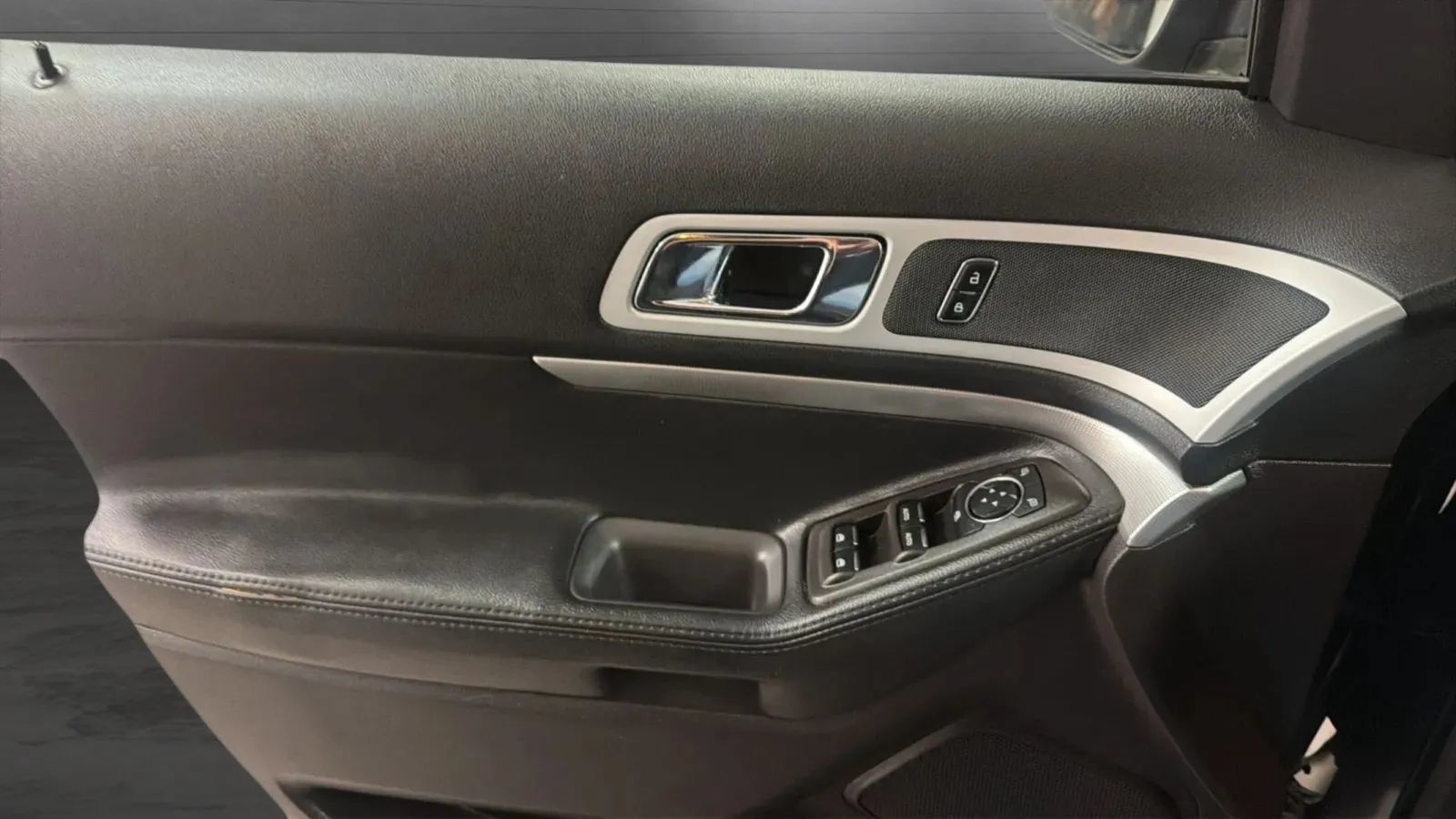 Used 2015 Ford Explorer XLT FWD image 15