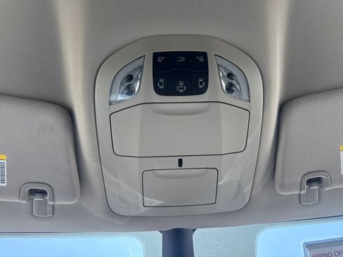 Used 2024 Chrysler Pacifica Touring-L FWD image 28