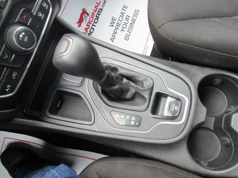 Used 2019 Jeep Cherokee Latitude w/ Popular Appearance Group image 17