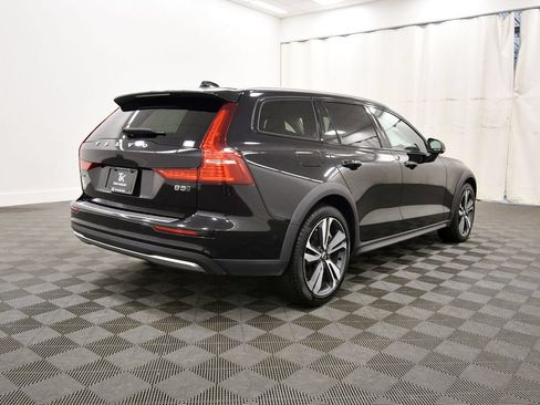 Used 2025 Volvo V60 B5 Cross Country Plus AWD/4WD image 8
