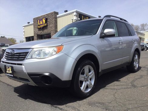 Used 2010 Subaru Forester 2.5X Premium AWD/4WD image 2