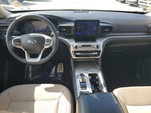 Used 2022 Ford Explorer XLT image 18