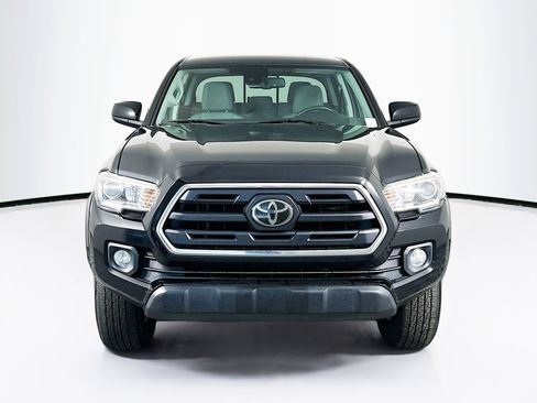Used 2018 Toyota Tacoma SR5 image 2
