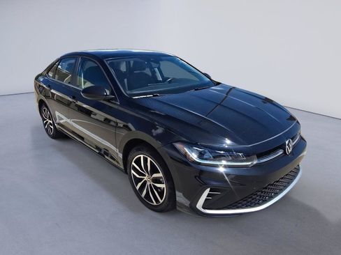 Used 2025 Volkswagen Jetta SE w/ Sunroof Package FWD image 8