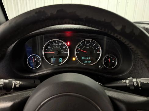 Used 2015 Jeep Wrangler Unlimited Sahara w/ Max Tow Package AWD/4WD image 28