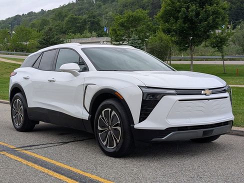 Used 2024 Chevrolet Blazer EV LT AWD/4WD image 3