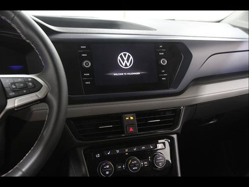 Certified 2024 Volkswagen Taos SE AWD/4WD image 9