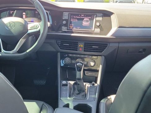 Certified 2023 Volkswagen Jetta SE w/ Panoramic Sunroof Package FWD image 5