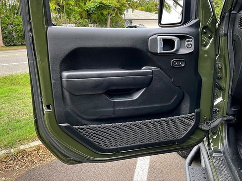 Used 2021 Jeep Wrangler Unlimited Rubicon image 18