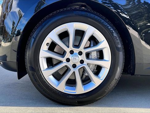 Used 2025 Land Rover Range Rover Sport image 8