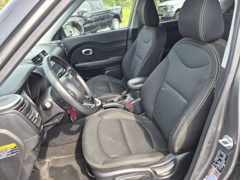 Used 2016 Kia Soul + FWD image 9