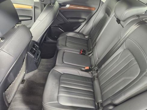Used 2023 Audi Q5 2.0T Premium w/ Convenience Package image 12
