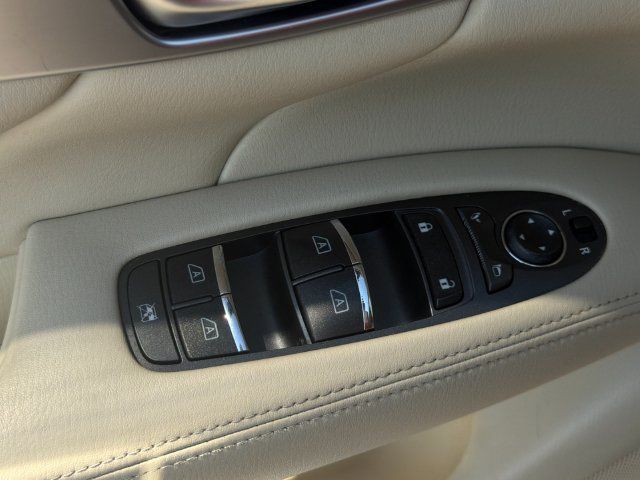 Used 2011 INFINITI M37 w/ Premium Pkg RWD image 13