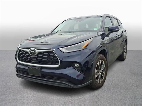 Used 2024 Toyota Highlander XLE image 1