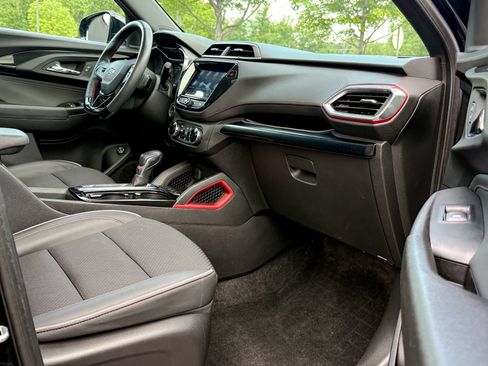 Used 2023 Chevrolet TrailBlazer RS w/ Sun and Liftgate Package AWD/4WD image 12