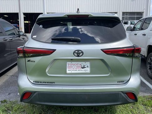 Used 2022 Toyota Highlander L AWD/4WD image 3