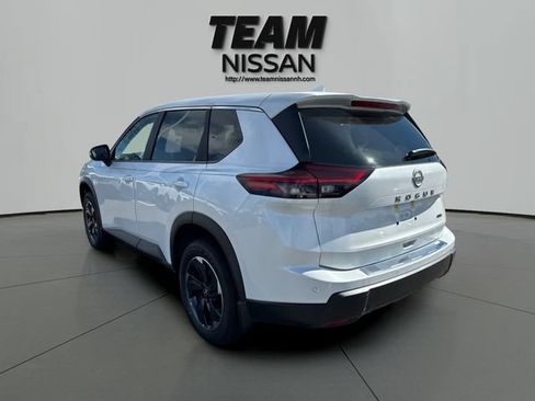 Certified 2025 Nissan Rogue SV AWD/4WD image 4