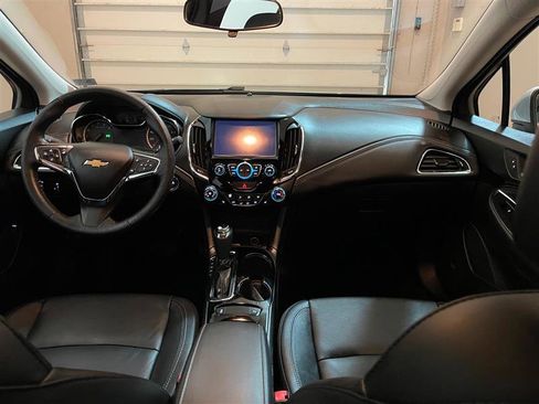 Used 2017 Chevrolet Cruze LT image 11
