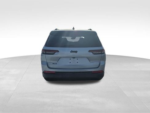 Used 2023 Jeep Grand Cherokee L Laredo image 7