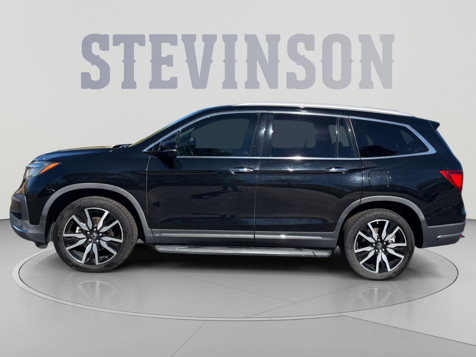 Used 2020 Honda Pilot Touring image 2