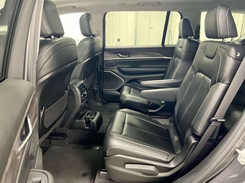 Used 2022 Jeep Grand Cherokee L Limited AWD/4WD image 24