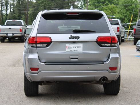 Used 2017 Jeep Grand Cherokee Altitude RWD image 7