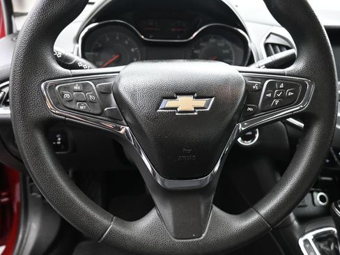 Used 2018 Chevrolet Cruze LT w/ Convenience Package FWD image 12