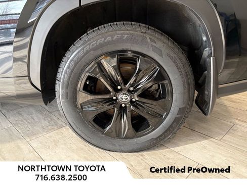 Used 2023 Toyota Highlander XLE image 37
