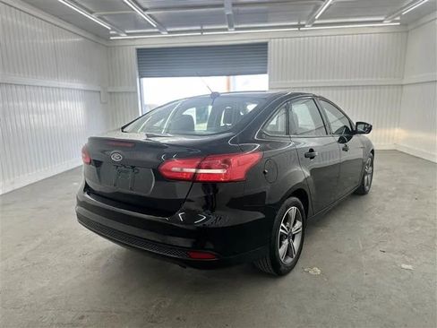 Used 2017 Ford Focus SE image 9