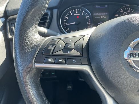 Used 2019 Nissan Rogue SV image 15