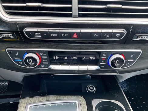 Used 2018 Audi Q7 3.0T Prestige AWD/4WD image 33
