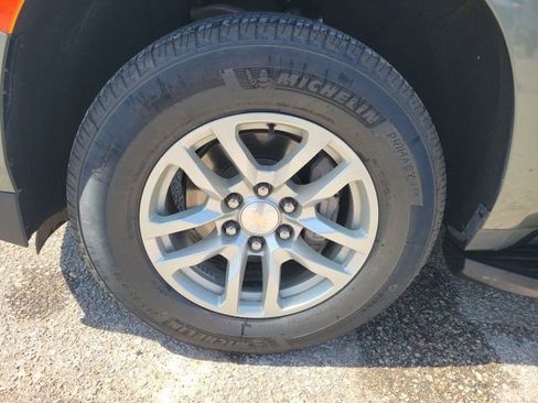 Used 2023 Chevrolet Suburban LT RWD image 28