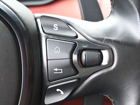 Used 2021 Aston Martin V8 Vantage Coupe image 36