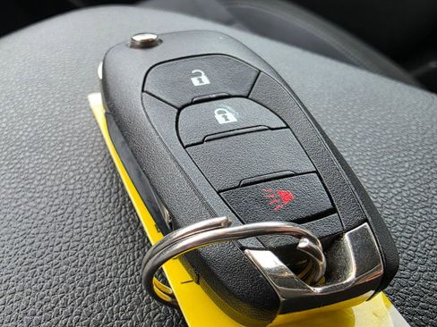 Used 2025 Chevrolet Trax LS image 27