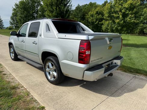 Used 2013 Chevrolet Avalanche LTZ AWD/4WD image 4