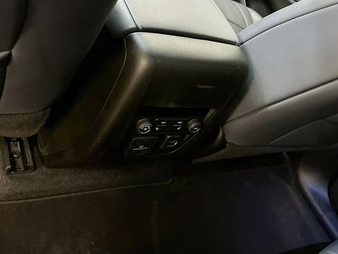 Used 2024 Buick Enclave Premium image 28