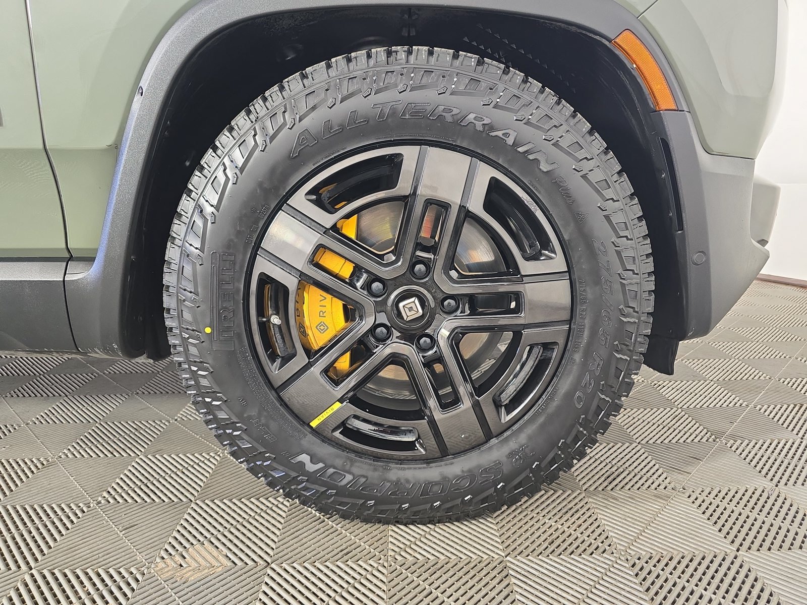 Used 2022 Rivian R1S Launch Edition Quad AWD/4WD image 11
