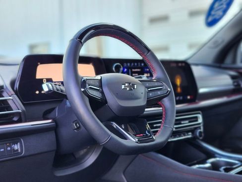 Used 2024 Chevrolet Traverse RS image 19