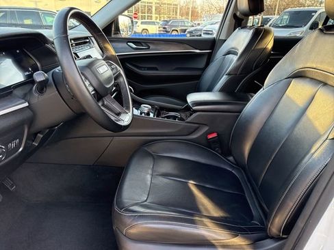 Used 2022 Jeep Grand Cherokee Limited image 20