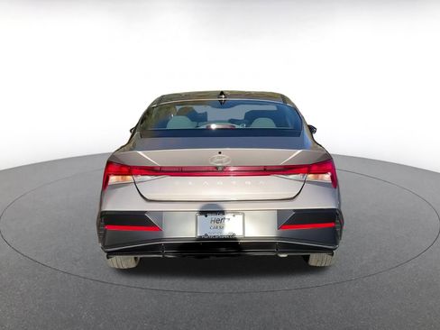 Used 2025 Hyundai Elantra SEL image 12