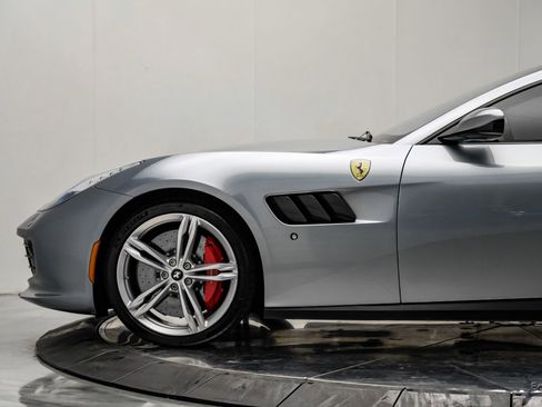 Used 2018 Ferrari GTC4Lusso AWD/4WD image 10
