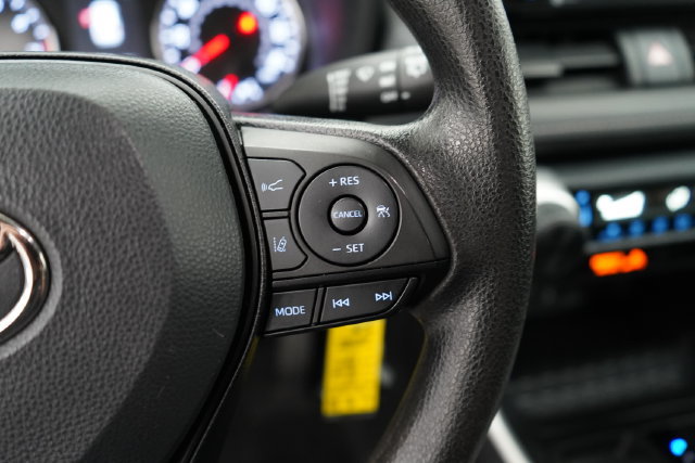 Used 2022 Toyota RAV4 LE AWD/4WD image 18