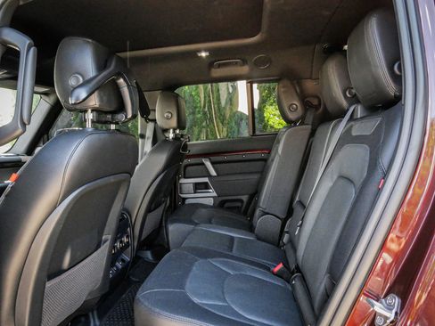 Used 2023 Land Rover Defender 130 X-Dynamic SE AWD/4WD image 8