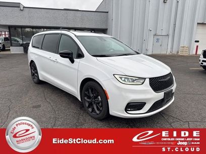 Used 2025 Chrysler Pacifica Limited