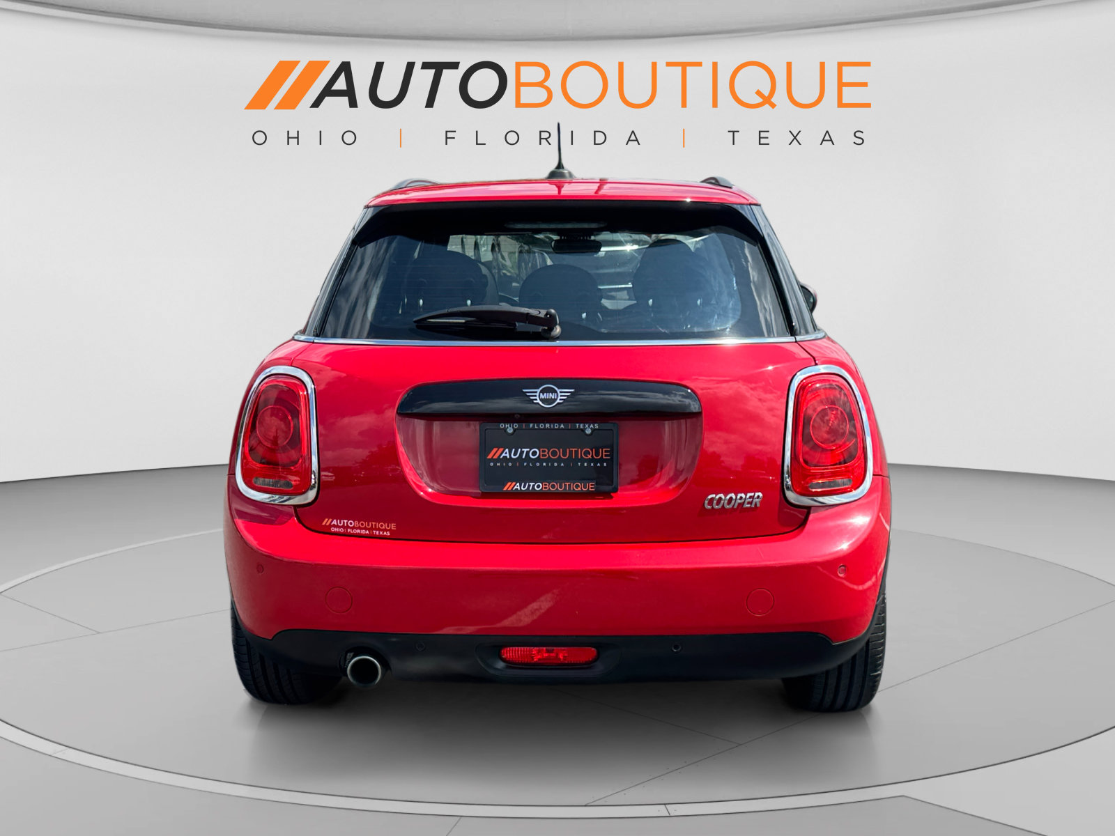 Used 2019 MINI Cooper 4-Door Hardtop FWD image 4